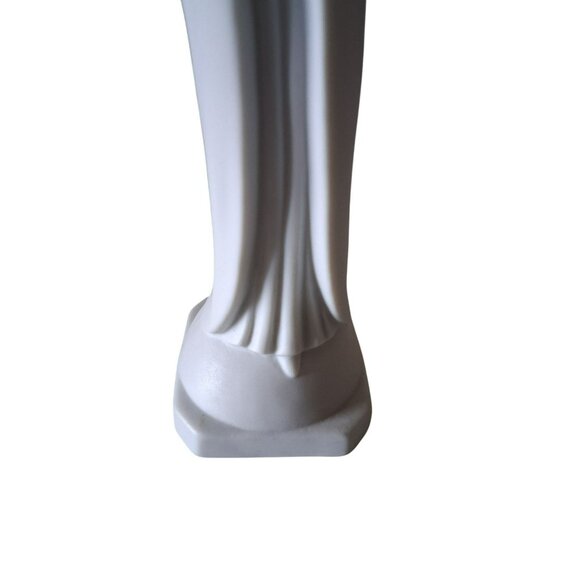 Vintage White Ceramic Praying Madonna Virgin Mary Figurine Religious Home Decor - Picture 9 of 10